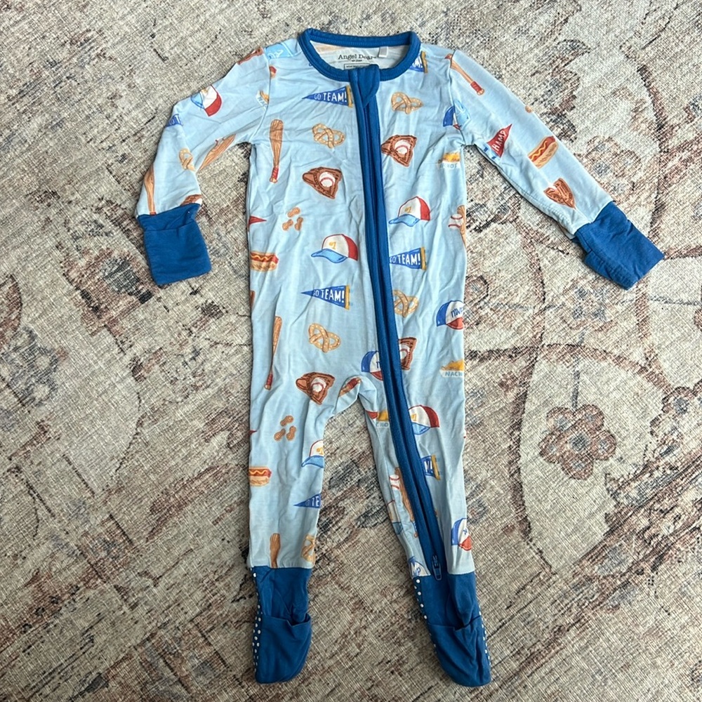 ⚾️ Angel Dear Baby Boy Bamboo Footie Pajamas
 0-3M
2 way zipper, Fold over cuffs